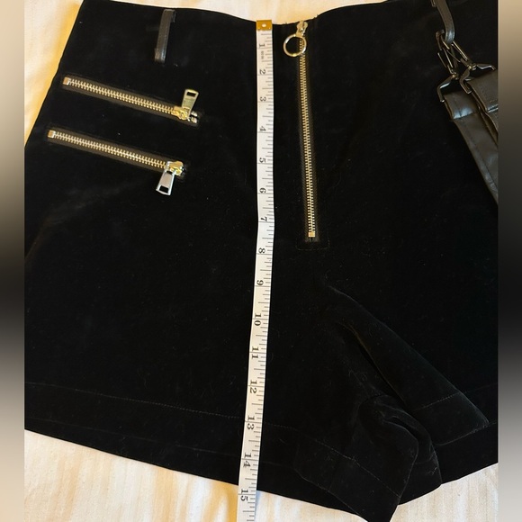 High Rise Black Velvet Lychee the Label Shorts NWT - Picture 3 of 5